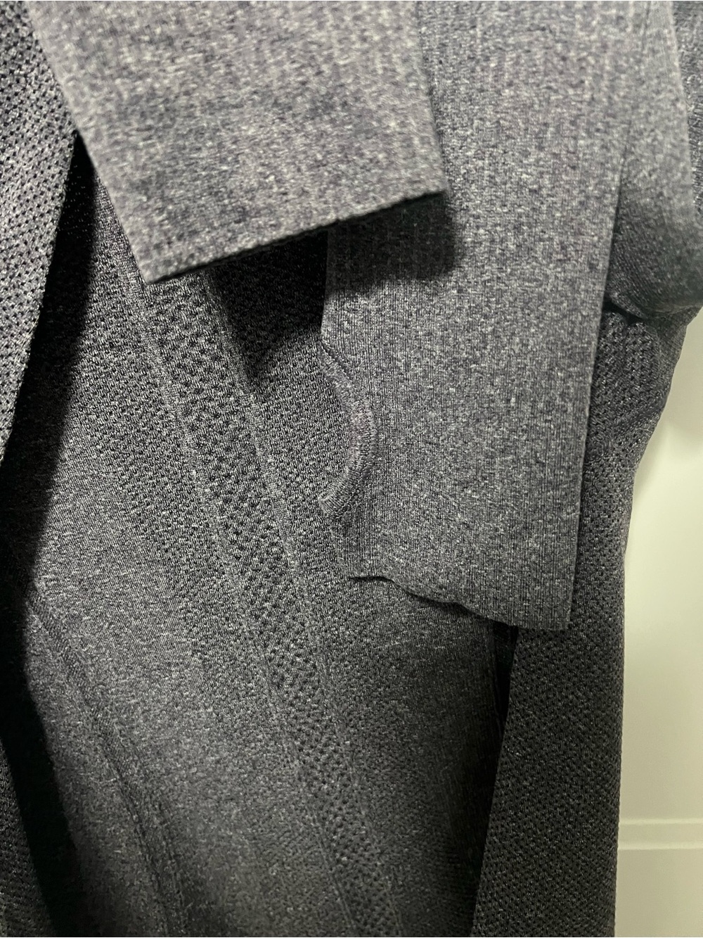 L-130 🍋 Lululemon 🍋 Run: Swiftly Tech Long Sleeve - Picture 7 of 7